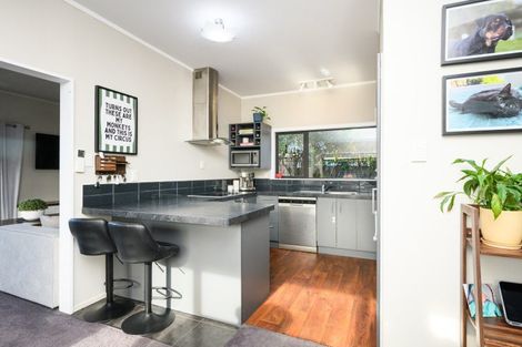 Photo of property in 6 Willowstream Grove, Cloverlea, Palmerston North, 4412