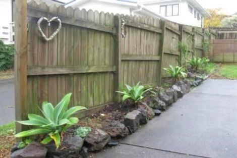 Photo of property in 1/11 Mona Vale, West Harbour, Auckland, 0618