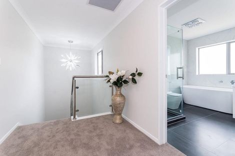 Photo of property in 9 Takurua Terrace, Orewa, 0931