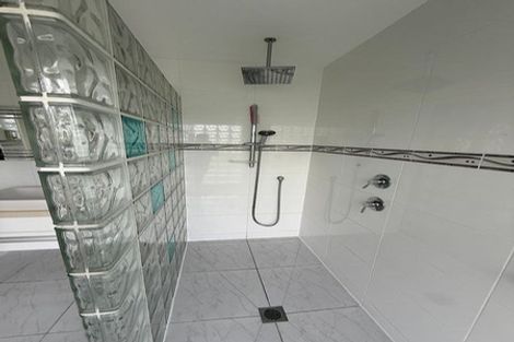 Photo of property in 19a Sunnyside Road, Sunnyvale, Auckland, 0612