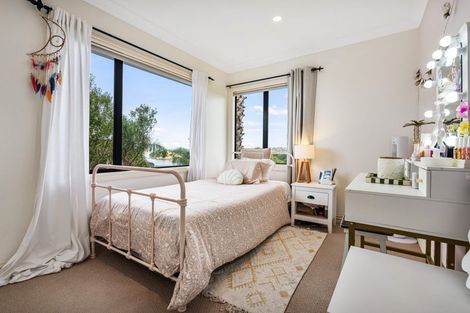 Photo of property in 36 Beauvoir Avenue, Matakatia, Whangaparaoa, 0930