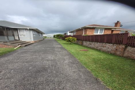 Photo of property in 15 Tiki Street, New Lynn, Auckland, 0600