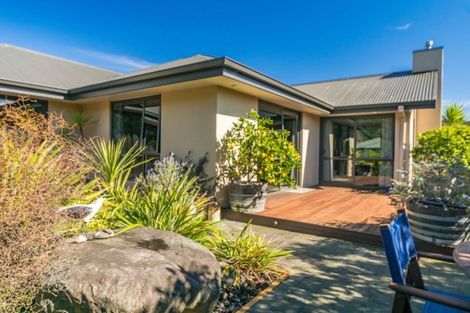 Photo of property in 15 Weka Place, Picton, 7220