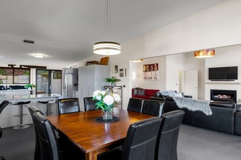 Photo of property in 70 Wynyard Crescent, Fernhill, Queenstown, 9300