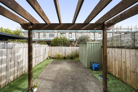 Photo of property in 5/17 Harbour View Road, Te Atatu Peninsula, Auckland, 0610