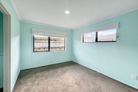 Photo of property in 22 Percy Kinsman Crescent, Riverstone Terraces, Upper Hutt, 5018