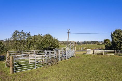 Photo of property in 43 Carrs Road, Urenui, 4377