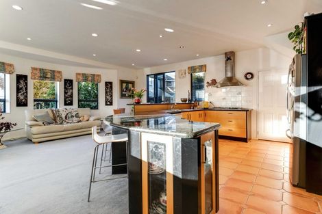 Photo of property in 18 Ribbonwood Crescent, Goodwood Heights, Auckland, 2105