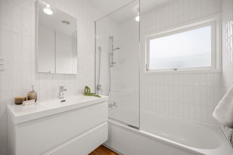 Photo of property in 3 Raekura Place, Redcliffs, Christchurch, 8081