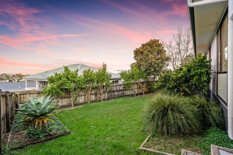 Photo of property in 2/11 Cyril Crescent, West Harbour, Auckland, 0618