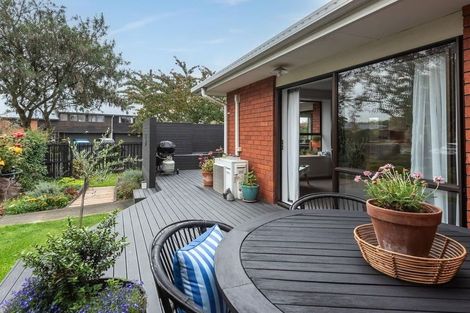 Photo of property in 18 Lowry Avenue, Redwood, Christchurch, 8051