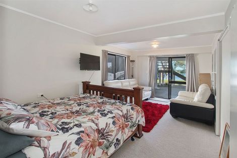Photo of property in 100 Wharf Road, Clarks Beach, Pukekohe, 2679