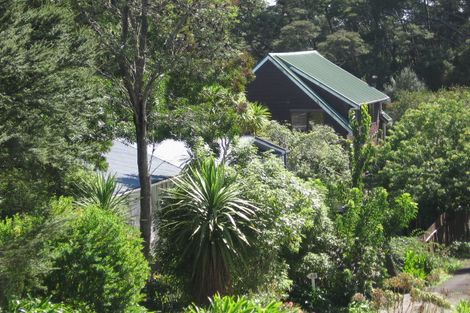 Photo of property in 48 Pokapu Street, Titirangi, Auckland, 0600