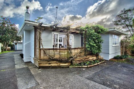 Photo of property in 13 Konini Road, Titirangi, Auckland, 0604