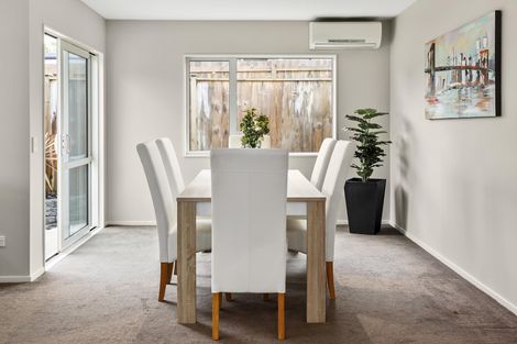 Photo of property in 31a Cliff View Drive, Green Bay, Auckland, 0604