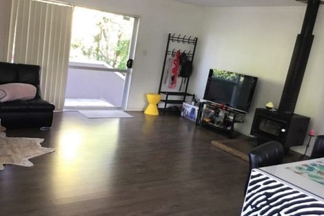 Photo of property in 55 Hobsonville Road, West Harbour, Auckland, 0618