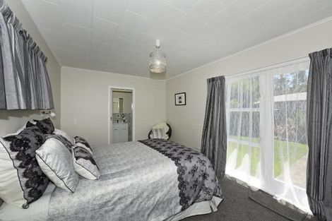 Photo of property in 16 Longfellow Street, Trentham, Upper Hutt, 5018