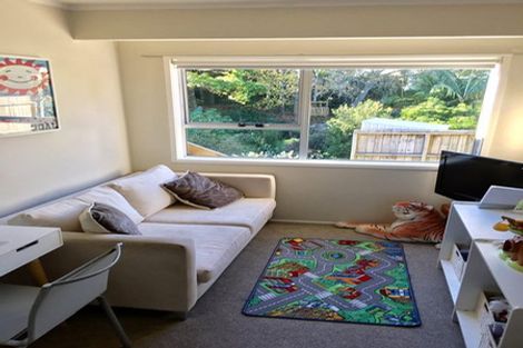 Photo of property in 2/9 Scarlock Avenue, Browns Bay, Auckland, 0630