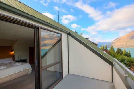 Photo of property in 24a Mckerrow Place, Sunshine Bay, Queenstown, 9300