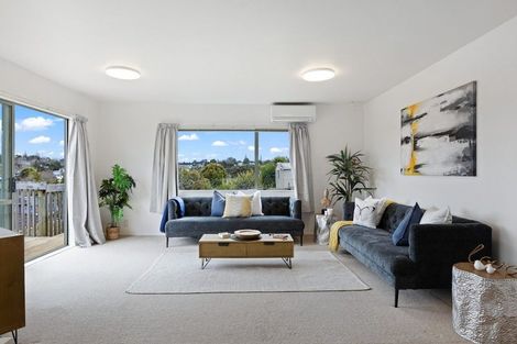 Photo of property in 1/12 Sunnyfield Crescent, Glenfield, Auckland, 0629