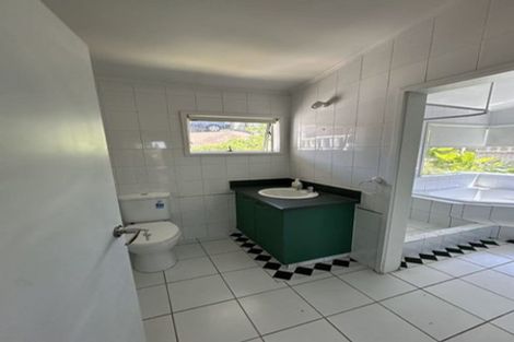 Photo of property in 635 Glenfield Road, Totara Vale, Auckland, 0629