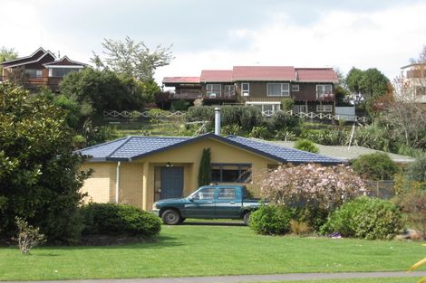 Photo of property in 15 Capricorn Place, Kawaha Point, Rotorua, 3010