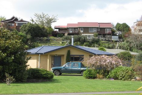 Photo of property in 15 Capricorn Place, Kawaha Point, Rotorua, 3010