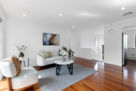 Photo of property in 16 Strabo Place, Windsor Park, Auckland, 0632