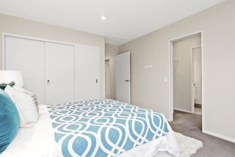 Photo of property in 31a Cliff View Drive, Green Bay, Auckland, 0604