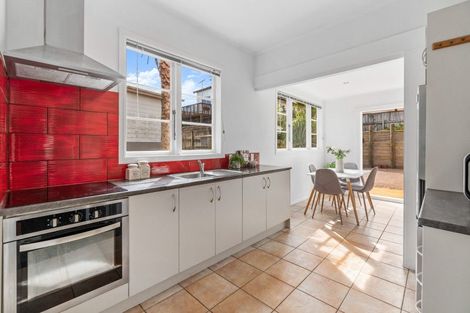 Photo of property in 1/8 Millbrook Road, Henderson, Auckland, 0612