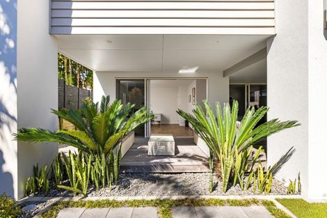 Photo of property in 60 Karewa Parade, Papamoa Beach, Papamoa, 3118