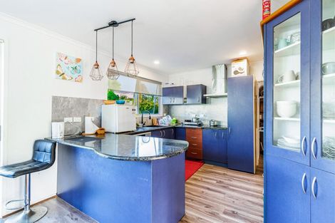 Photo of property in 28 Vina Place, Massey, Auckland, 0614