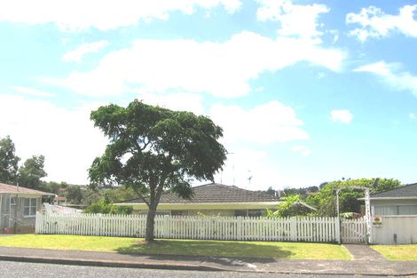 Photo of property in 2/35 Cockayne Crescent, Sunnynook, Auckland, 0620