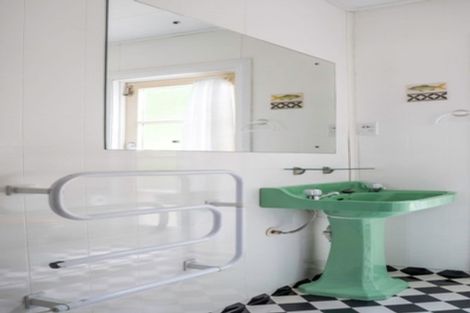 Photo of property in 14 Moana Street, Kaka Point, 9271