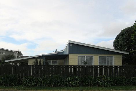 Photo of property in 8 Watson Drive, Paraparaumu Beach, Paraparaumu, 5032