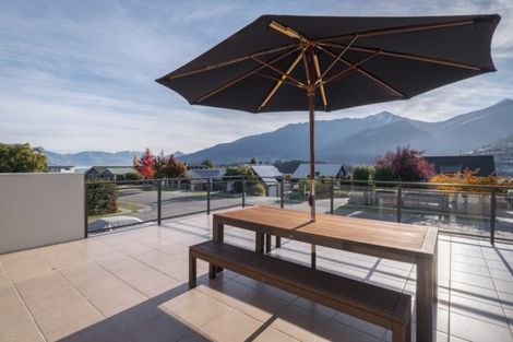 Photo of property in 13 Oregon Drive, Kelvin Heights, Queenstown, 9300