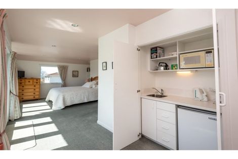 Photo of property in 37 Holly Road, St Albans, Christchurch, 8014