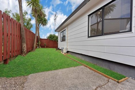 Photo of property in 2/81 Harmel Road, Glendene, Auckland, 0602