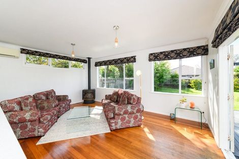 Photo of property in 15 Elmira Avenue, Hokowhitu, Palmerston North, 4410