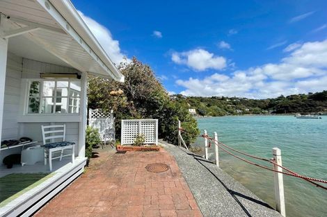 Photo of property in 18 Trevor Terrace, Paremata, Porirua, 5024