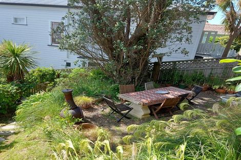 Photo of property in 19 Grove Road, Kelburn, Wellington, 6012