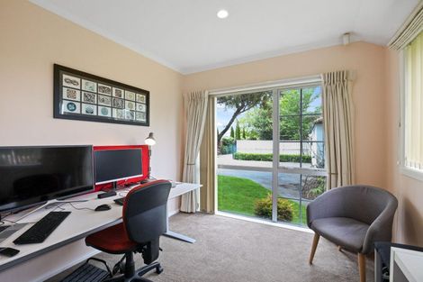 Photo of property in 87 Memorial Avenue, Ilam, Christchurch, 8053