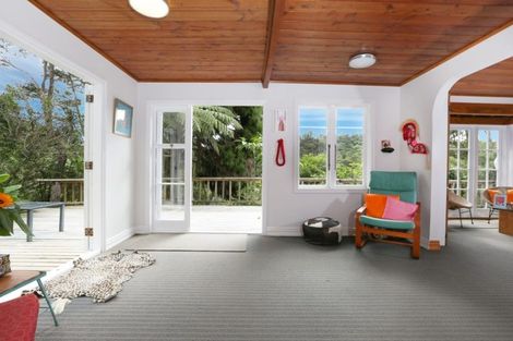 Photo of property in 64 Mountain Road, Henderson Valley, Auckland, 0612