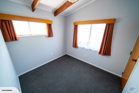 Photo of property in 2/60 Titoki Street, Te Atatu Peninsula, Auckland, 0610