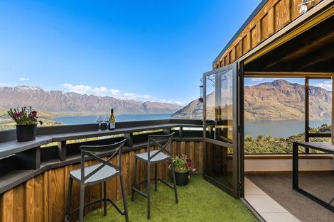 Photo of property in 138a Wynyard Crescent, Fernhill, Queenstown, 9300