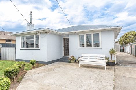 Photo of property in 28 Raupo Street, Castlecliff, Whanganui, 4501