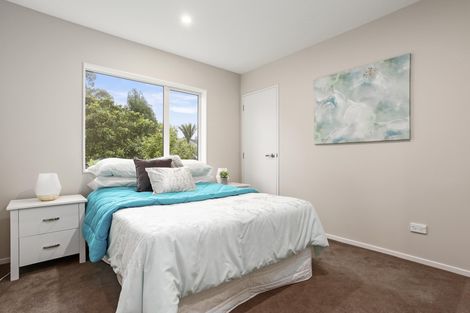 Photo of property in 31a Cliff View Drive, Green Bay, Auckland, 0604