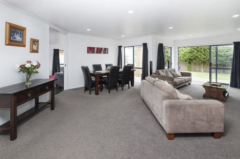 Photo of property in 4 Emyvalie Place, Dannemora, Auckland, 2016