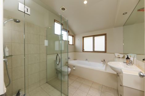 Photo of property in 2 Pastoral Lane, Hokowhitu, Palmerston North, 4410