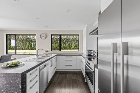 Photo of property in 39 Kairau Road East, Brixton, New Plymouth, 4373